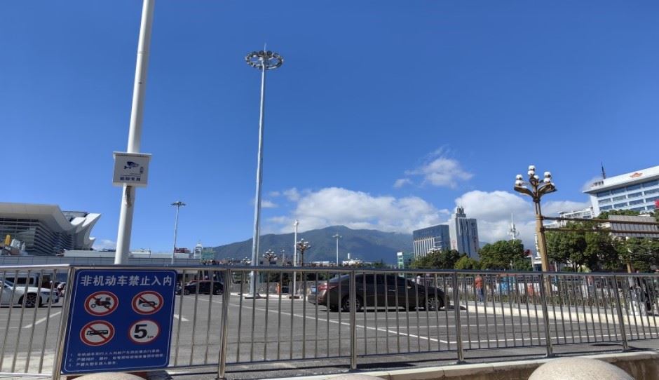 乐动机器人旗下ANTHBOT割草机器人横扫亚马逊多国榜单，强势领跑全球智能割草赛道